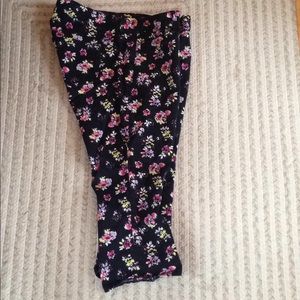 Torrid sz14 crop pants floral plus stretch flower